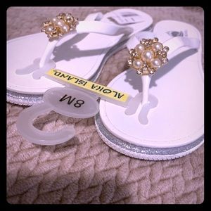 Aloha island white sandals